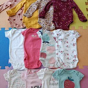 Carter's baby bodysuits - 12 pieces bundle